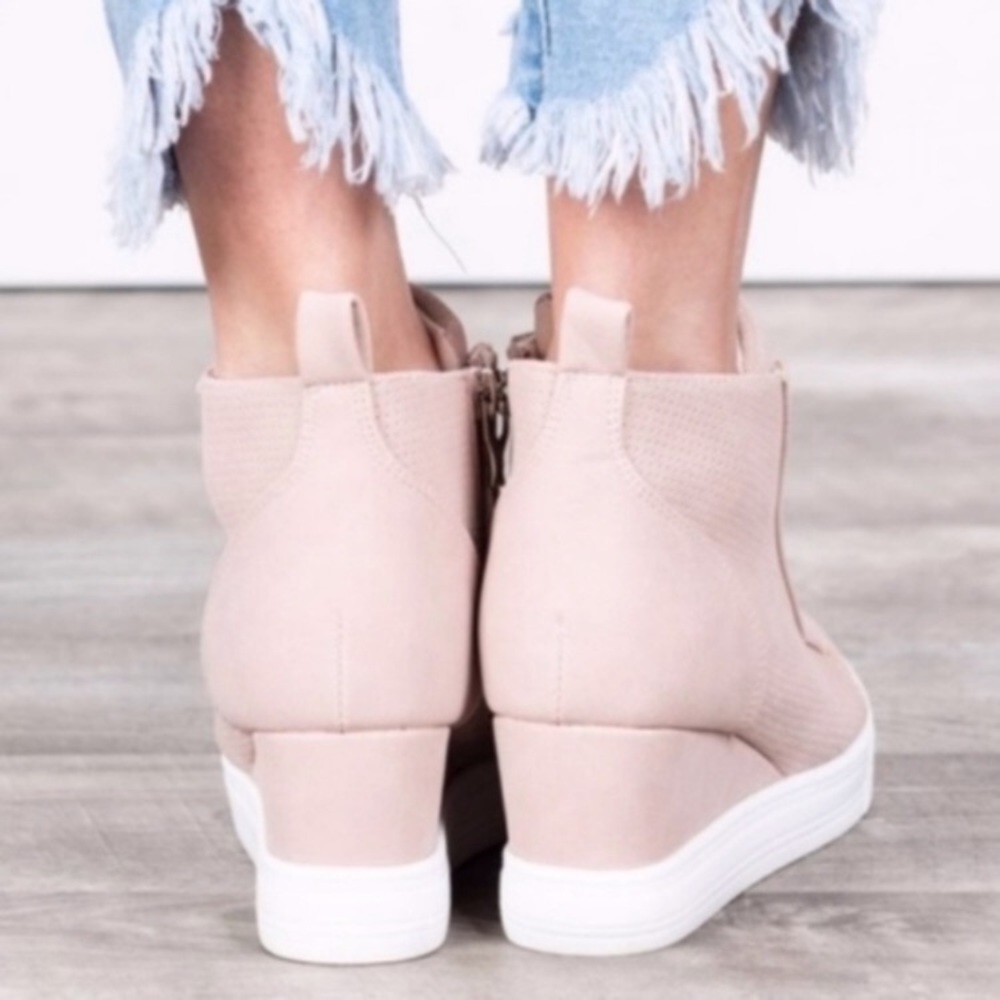 πHPπ NIB Blush Pink Sneaker Wedges π - Picture 4 of 8